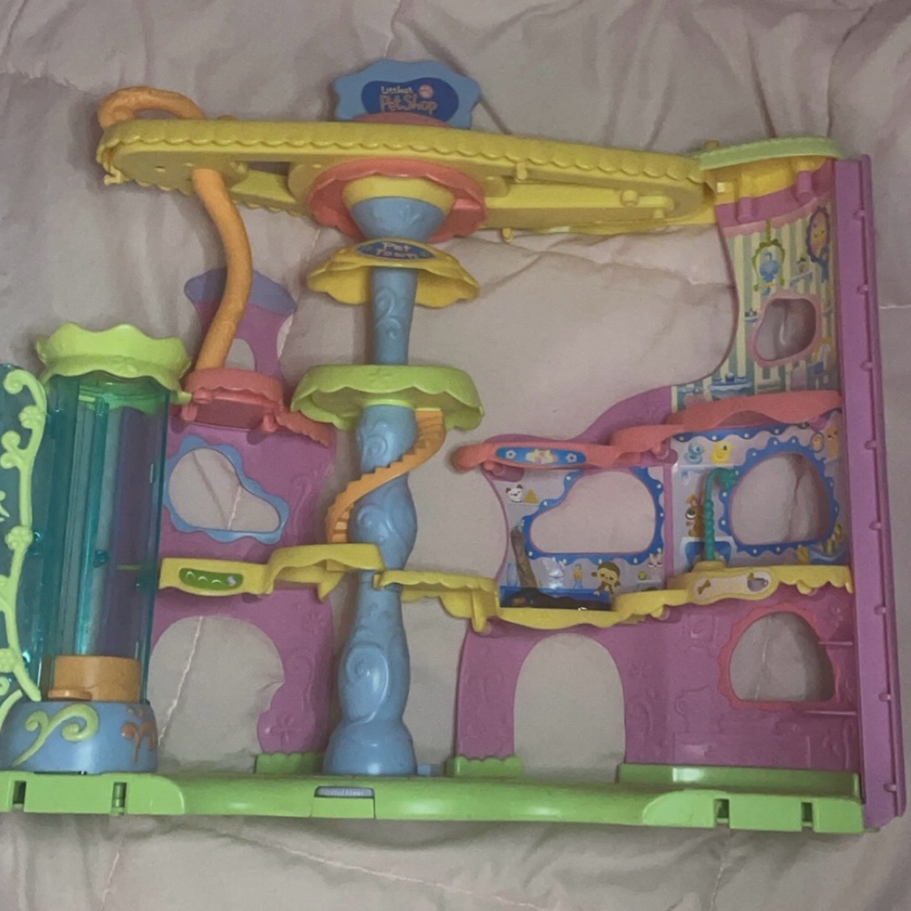 Littlest pet shop round and round pet town 2006 vintage house LPS toys